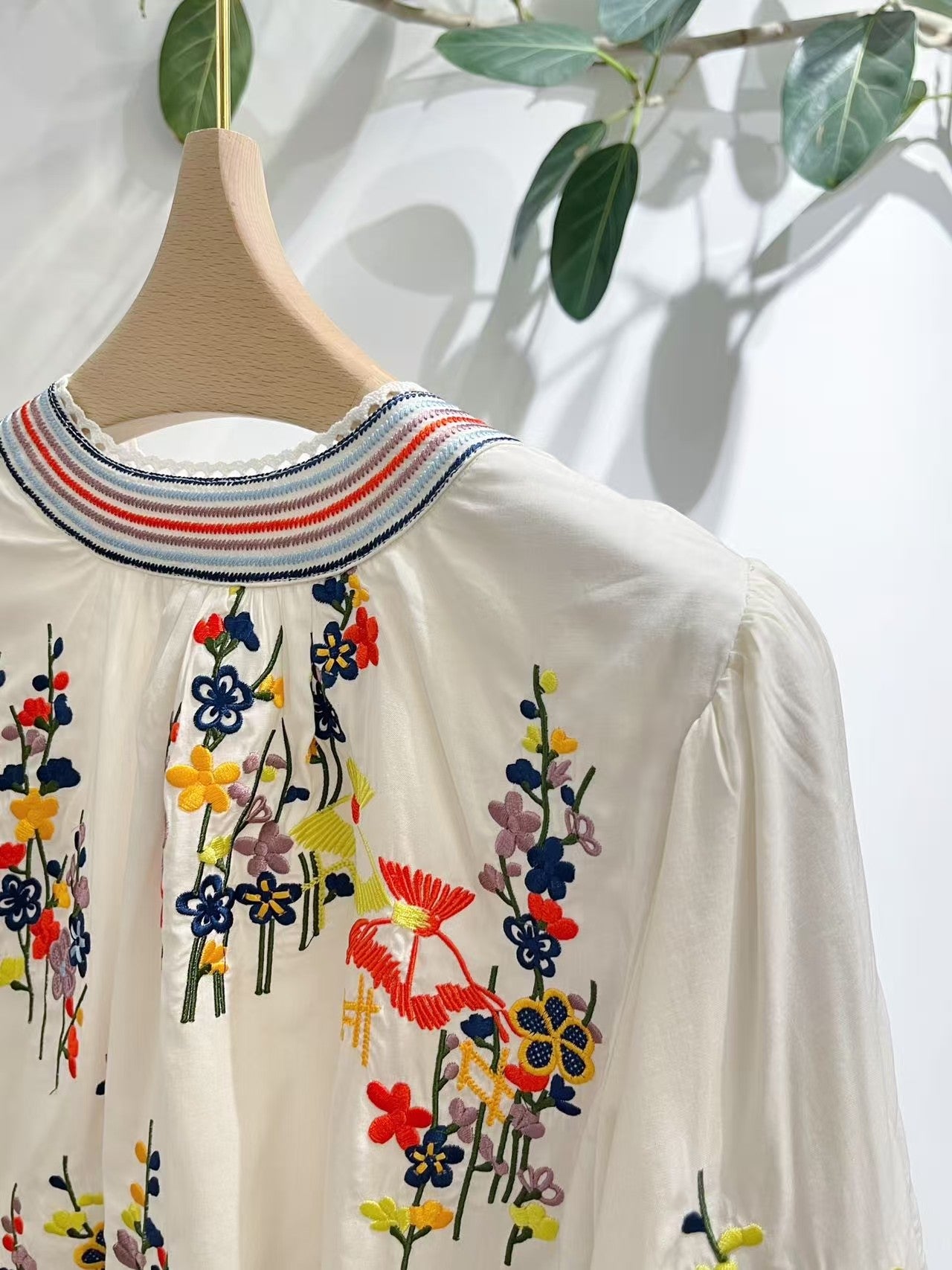 🆕 Floral Embroidered Jacket 🌸