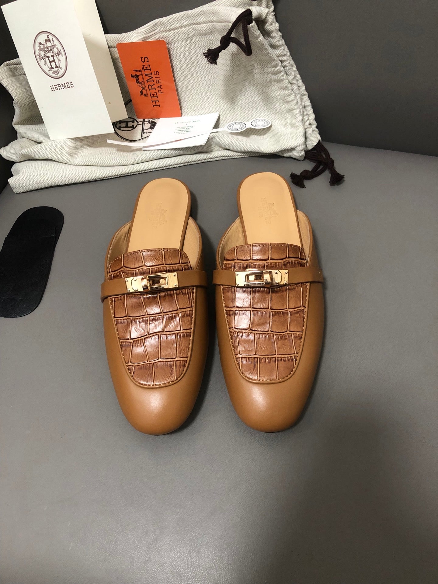 Premium Quality – Classic Kelly-Inspired Half Slides