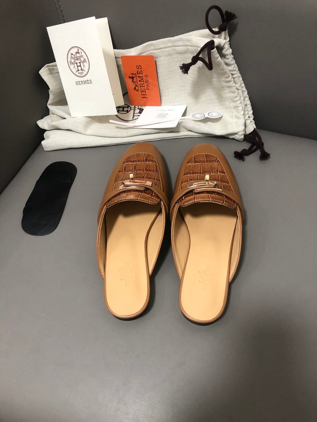 Premium Quality – Classic Kelly-Inspired Half Slides
