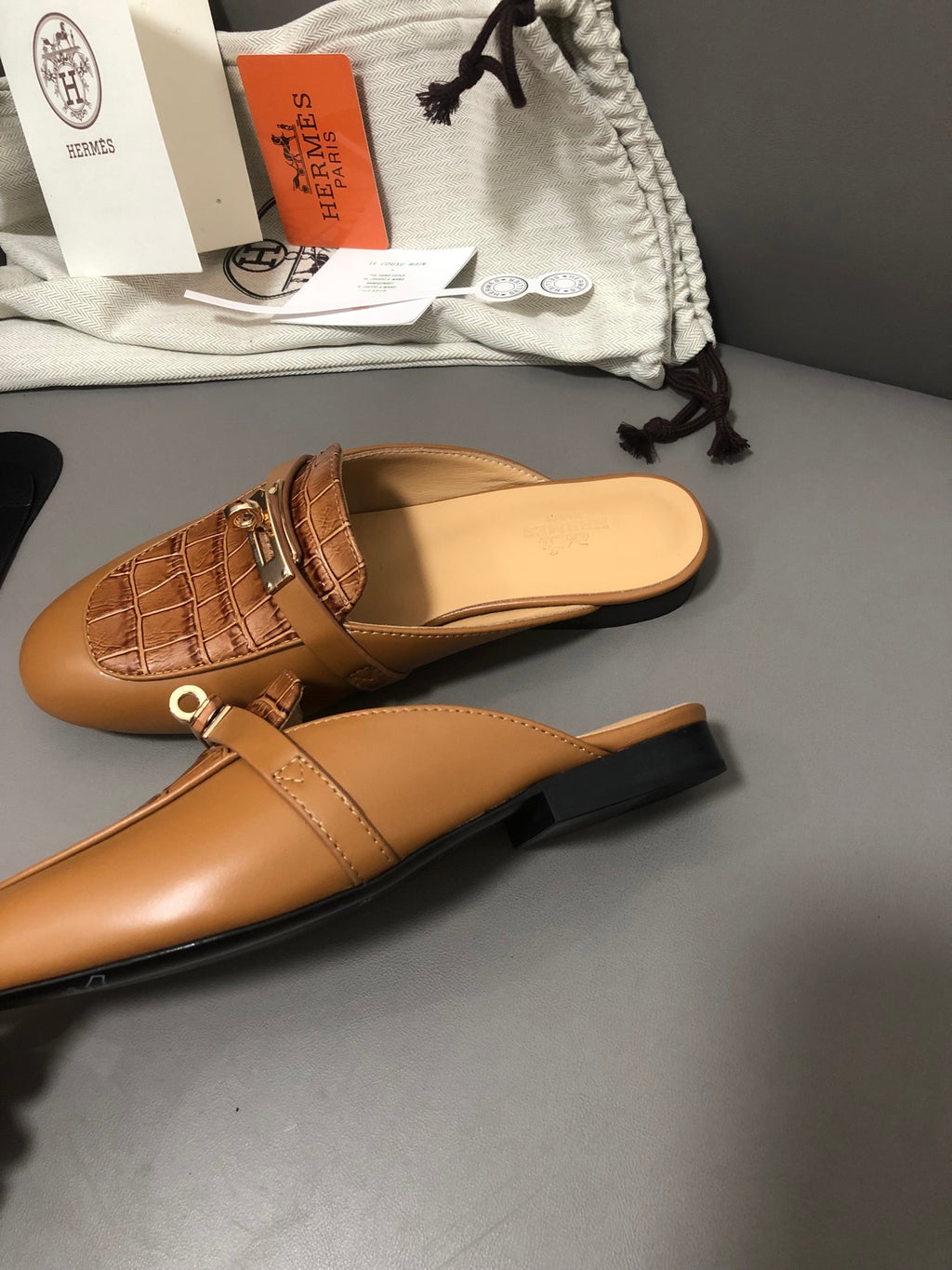 Premium Quality – Classic Kelly-Inspired Half Slides