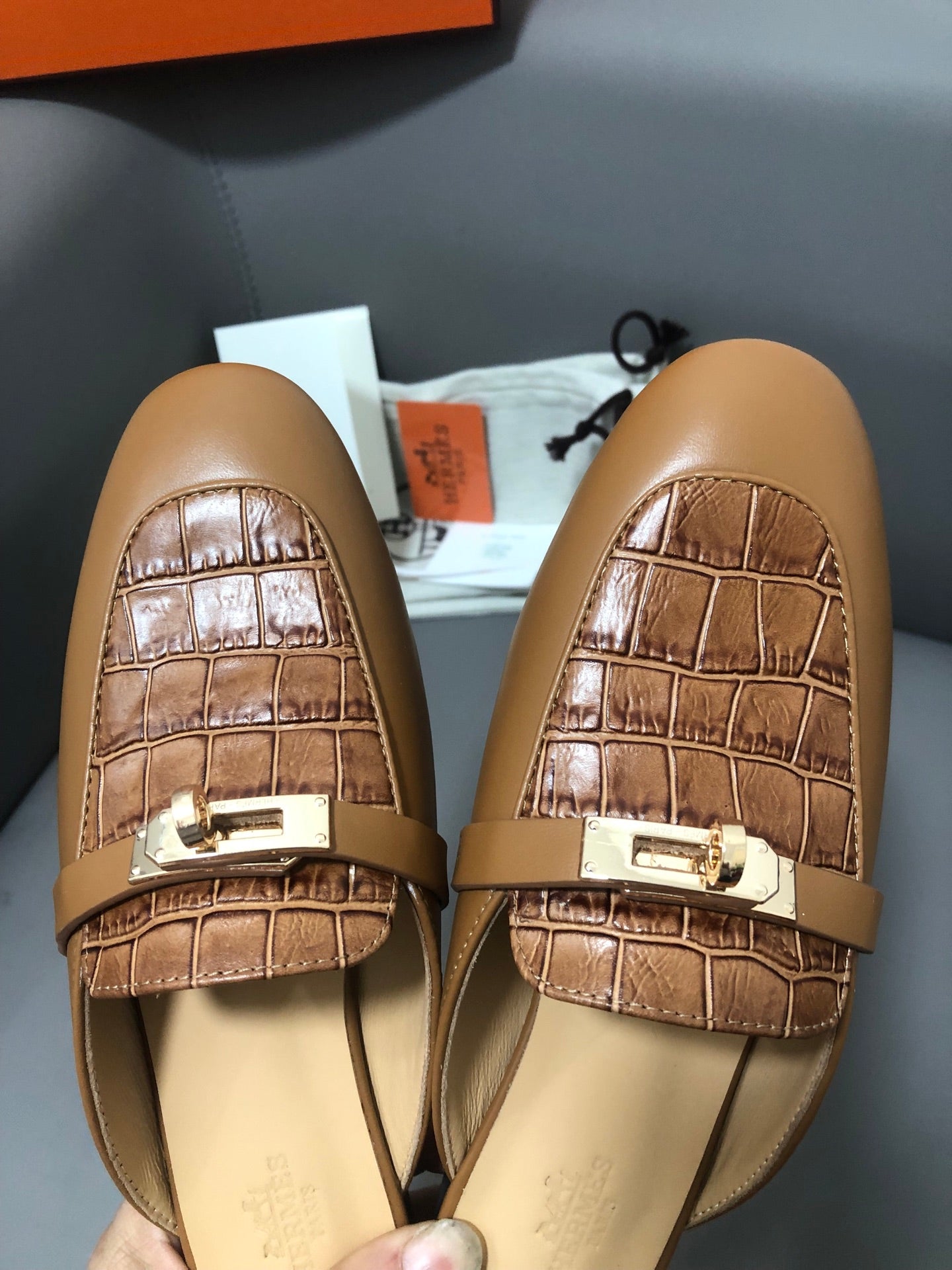 Premium Quality – Classic Kelly-Inspired Half Slides