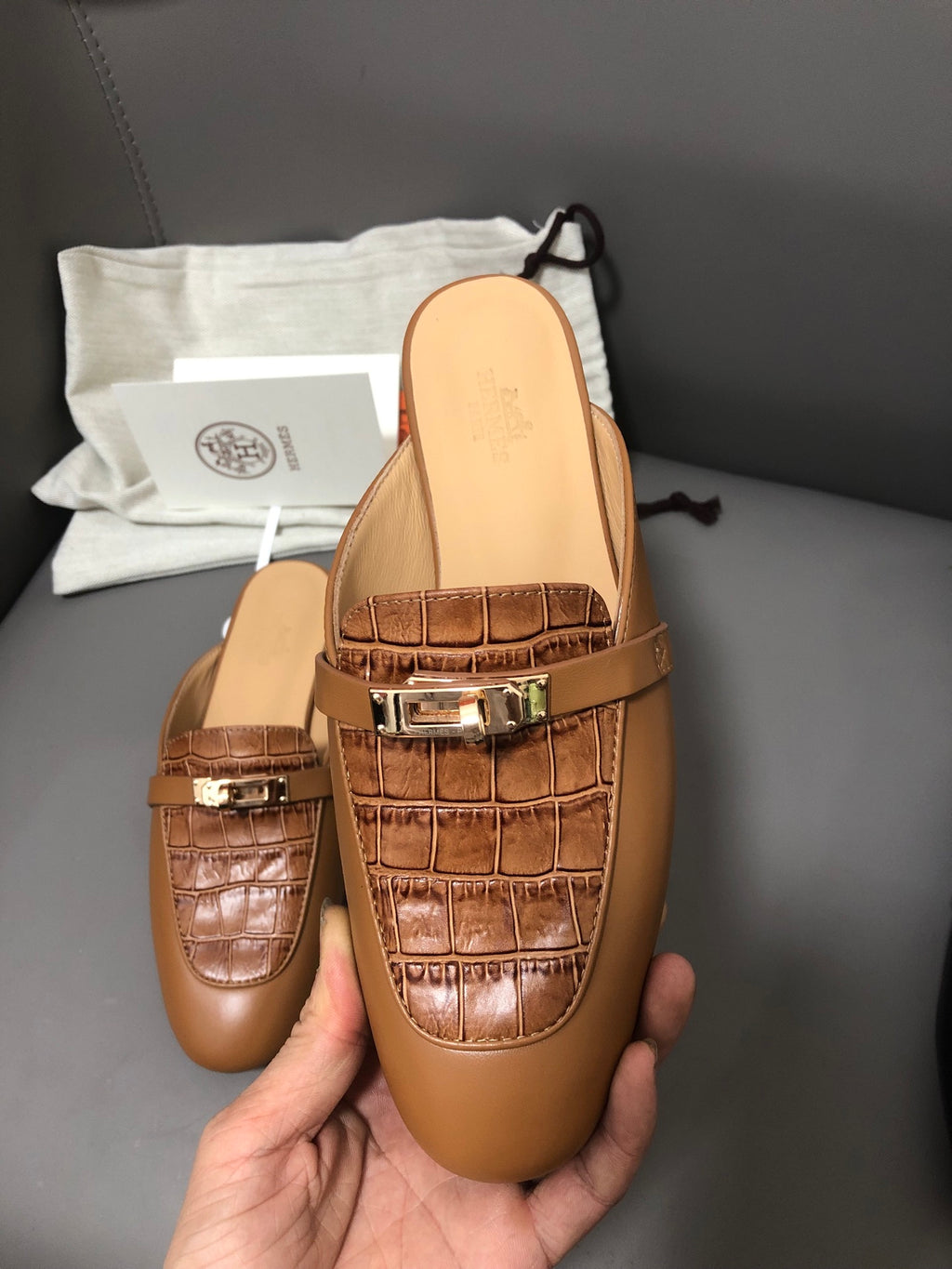 Premium Quality – Classic Kelly-Inspired Half Slides