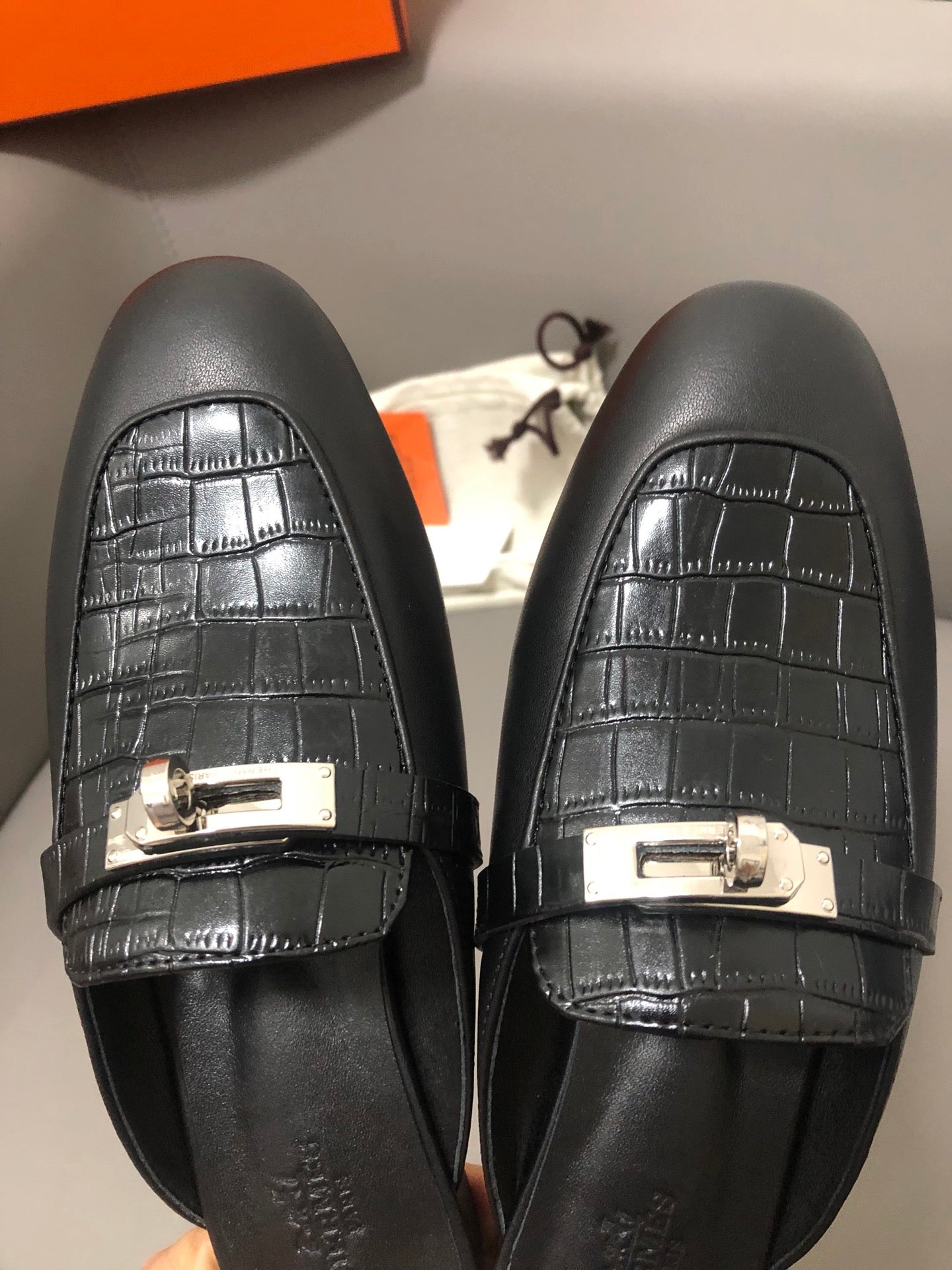 Premium Quality – Classic Kelly-Inspired Half Slides