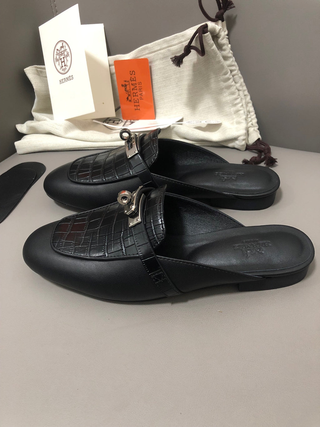 Premium Quality – Classic Kelly-Inspired Half Slides