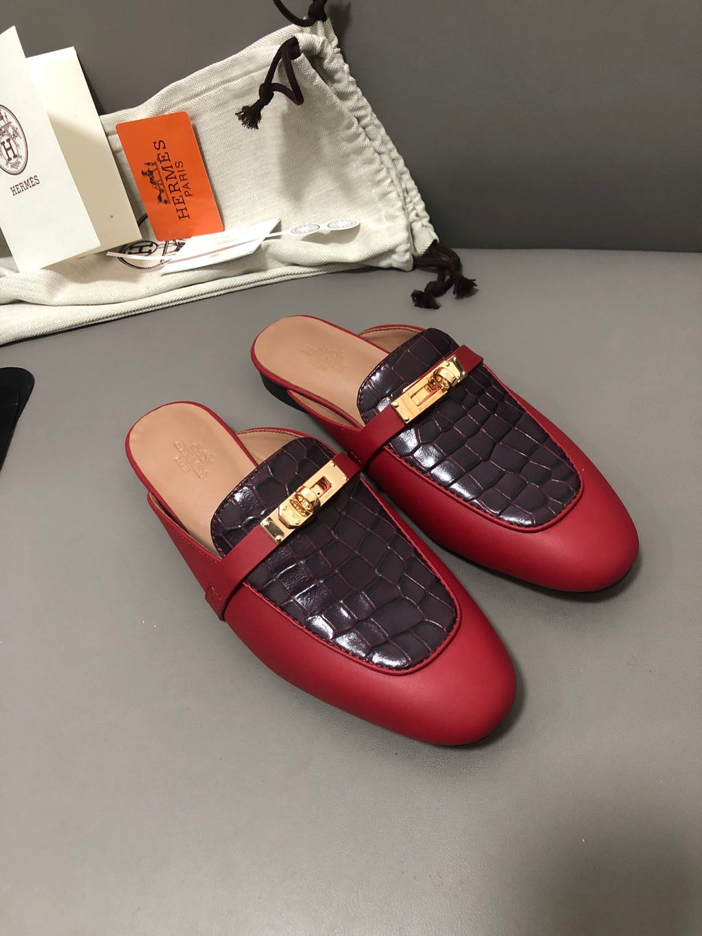 Premium Quality – Classic Kelly-Inspired Half Slides