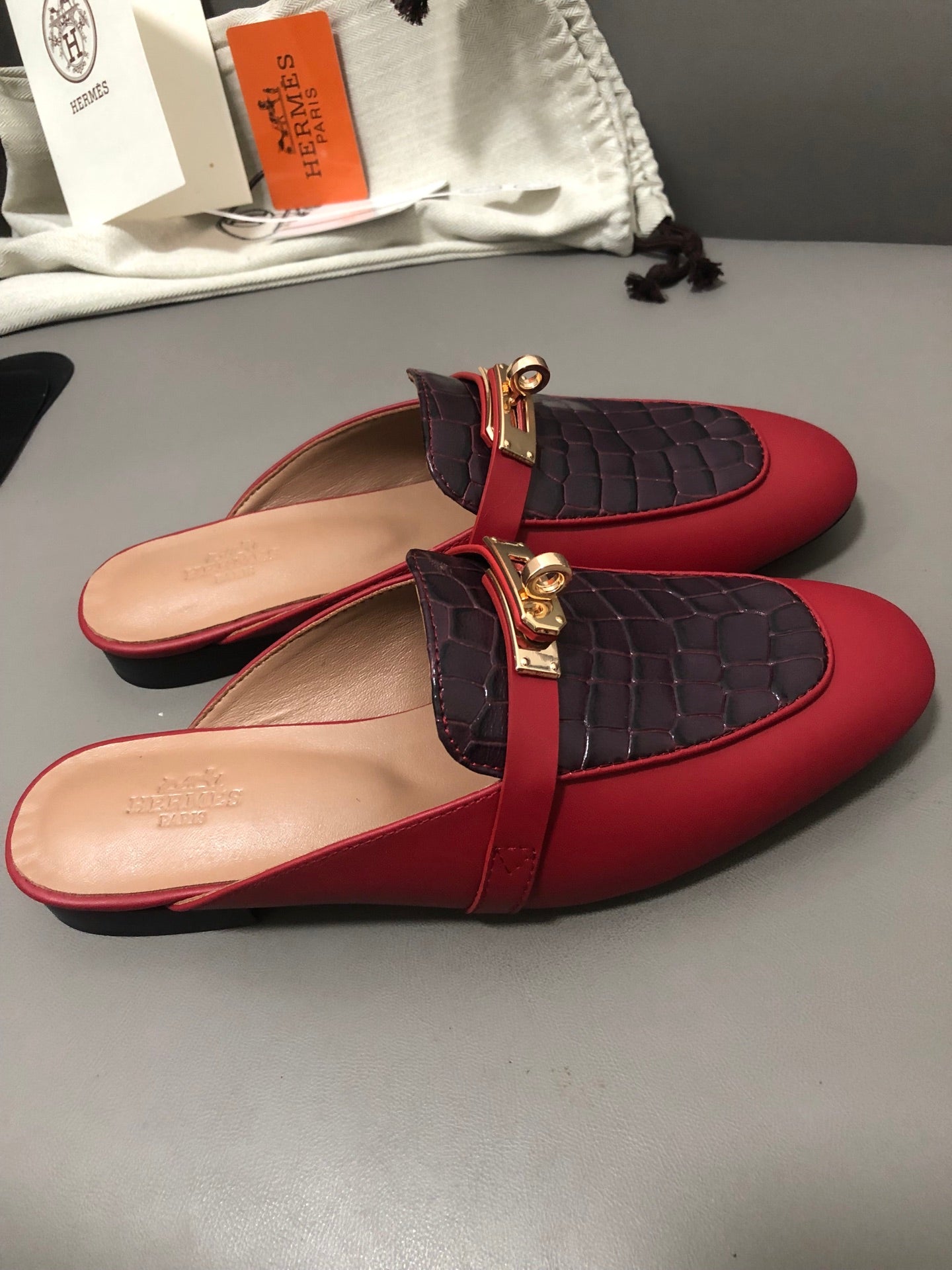 Premium Quality – Classic Kelly-Inspired Half Slides