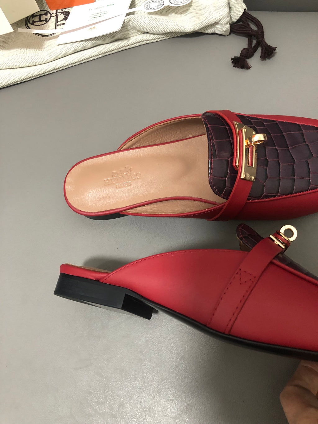 Premium Quality – Classic Kelly-Inspired Half Slides