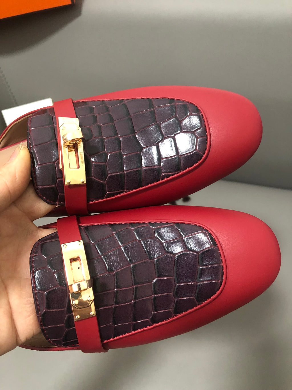 Premium Quality – Classic Kelly-Inspired Half Slides