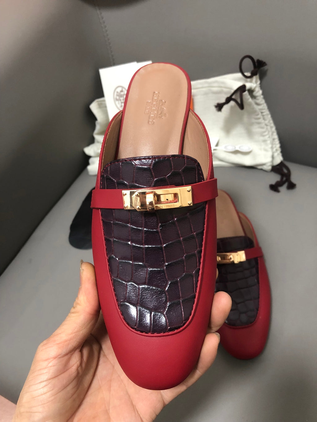 Premium Quality – Classic Kelly-Inspired Half Slides