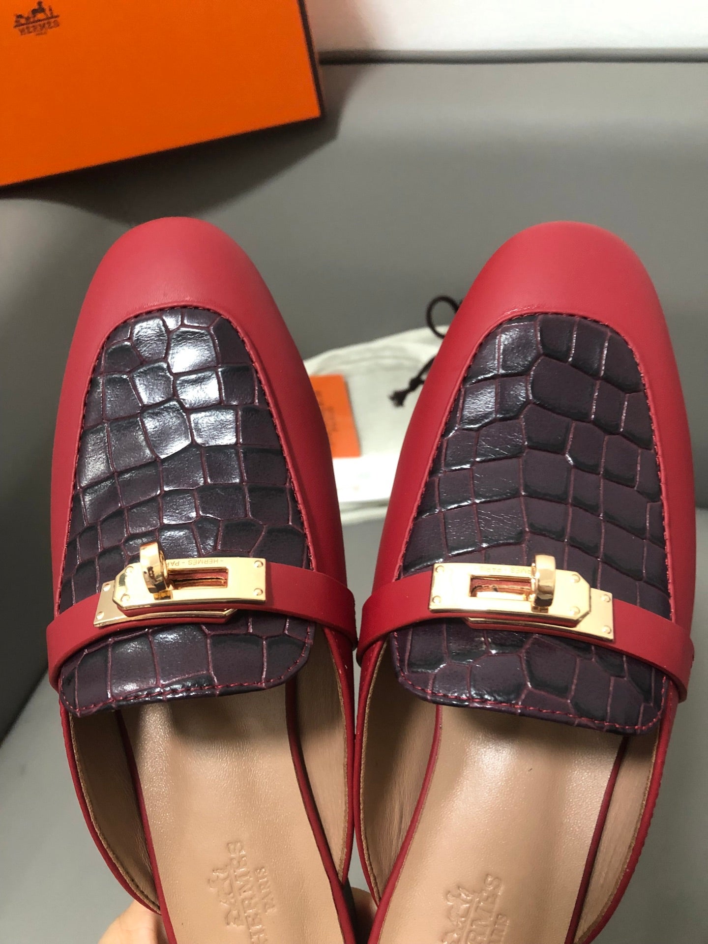 Premium Quality – Classic Kelly-Inspired Half Slides