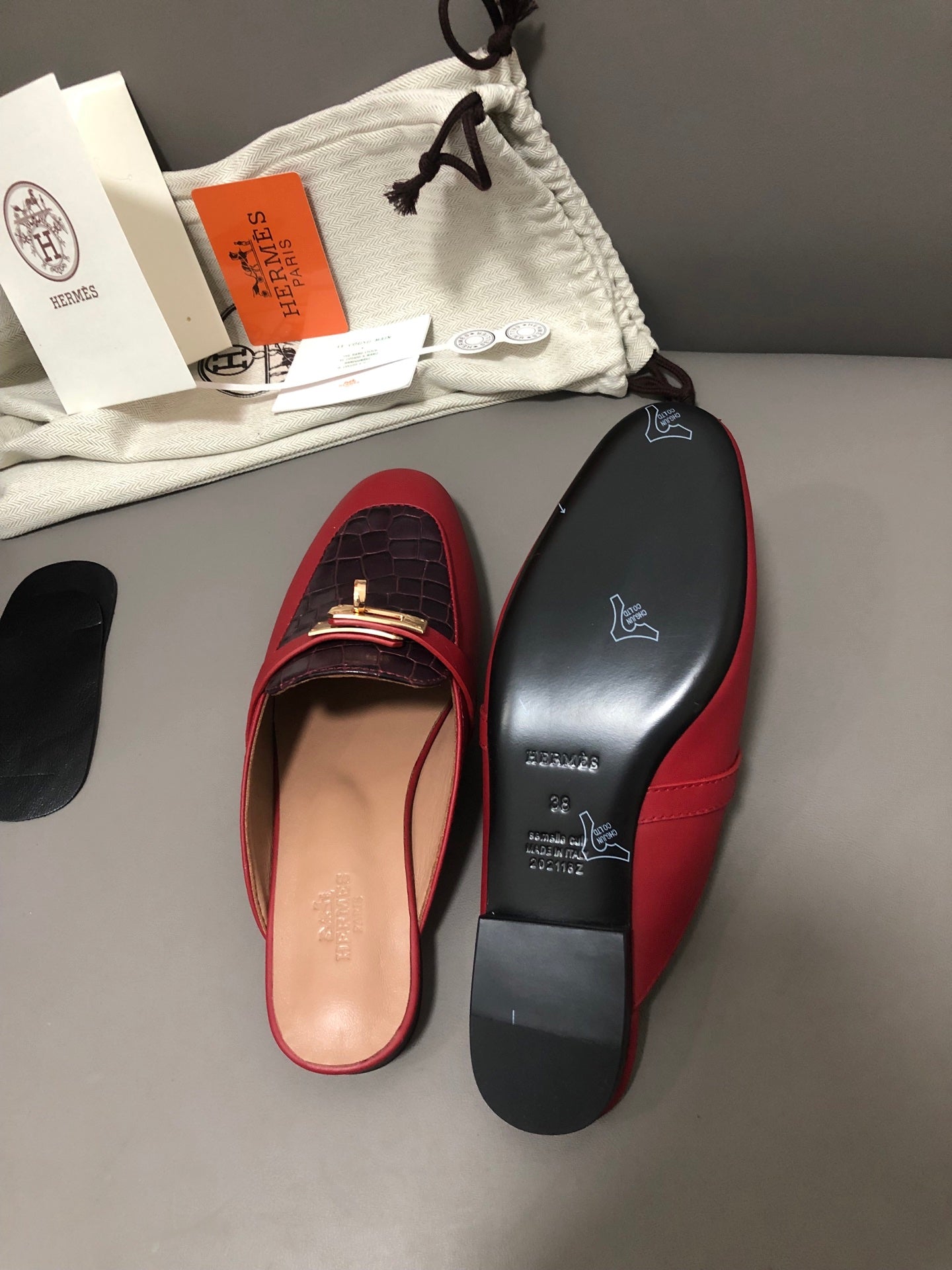 Premium Quality – Classic Kelly-Inspired Half Slides