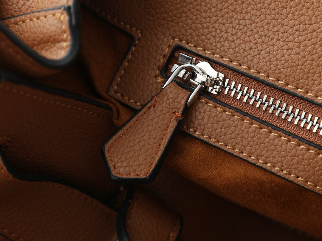 Georges Medium Tote Bag