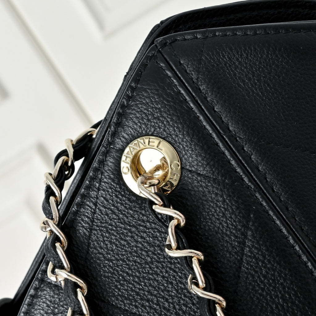Spring Early Collection Quilted Chain Tote Bag