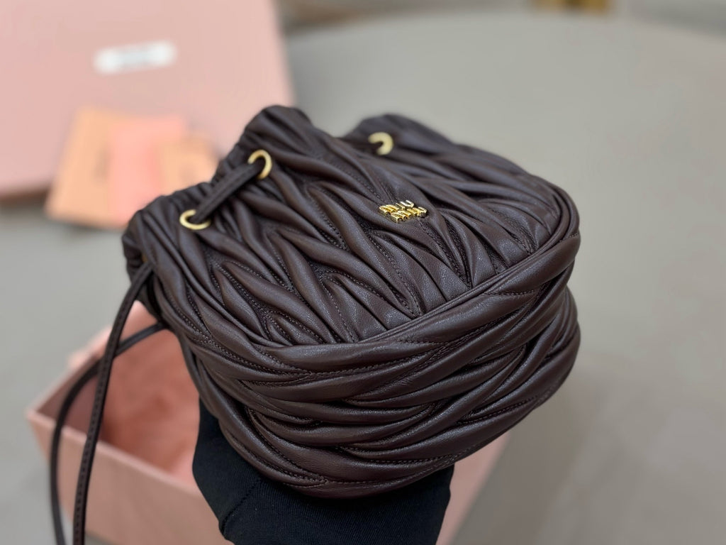 Matelassé Drawstring Cloud Pouch