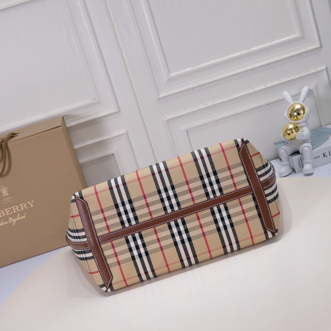 B*R Reversible Tote Bag – Stylish & Functional