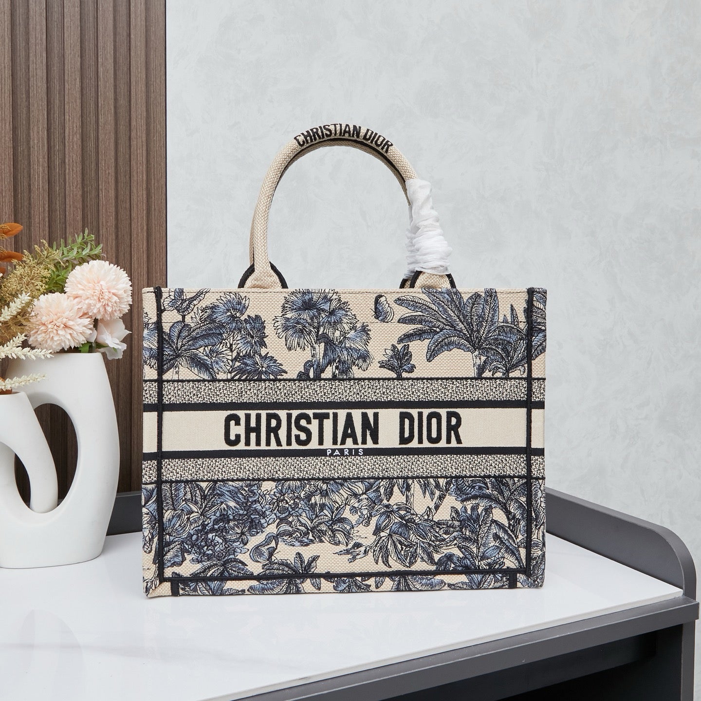 D Book Tote ( Apricot Coconut Grove )