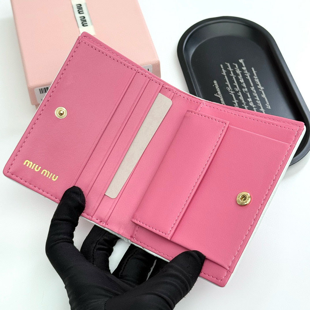 New-Season Compact Tri-Fold Mini Wallet – Embossed Design