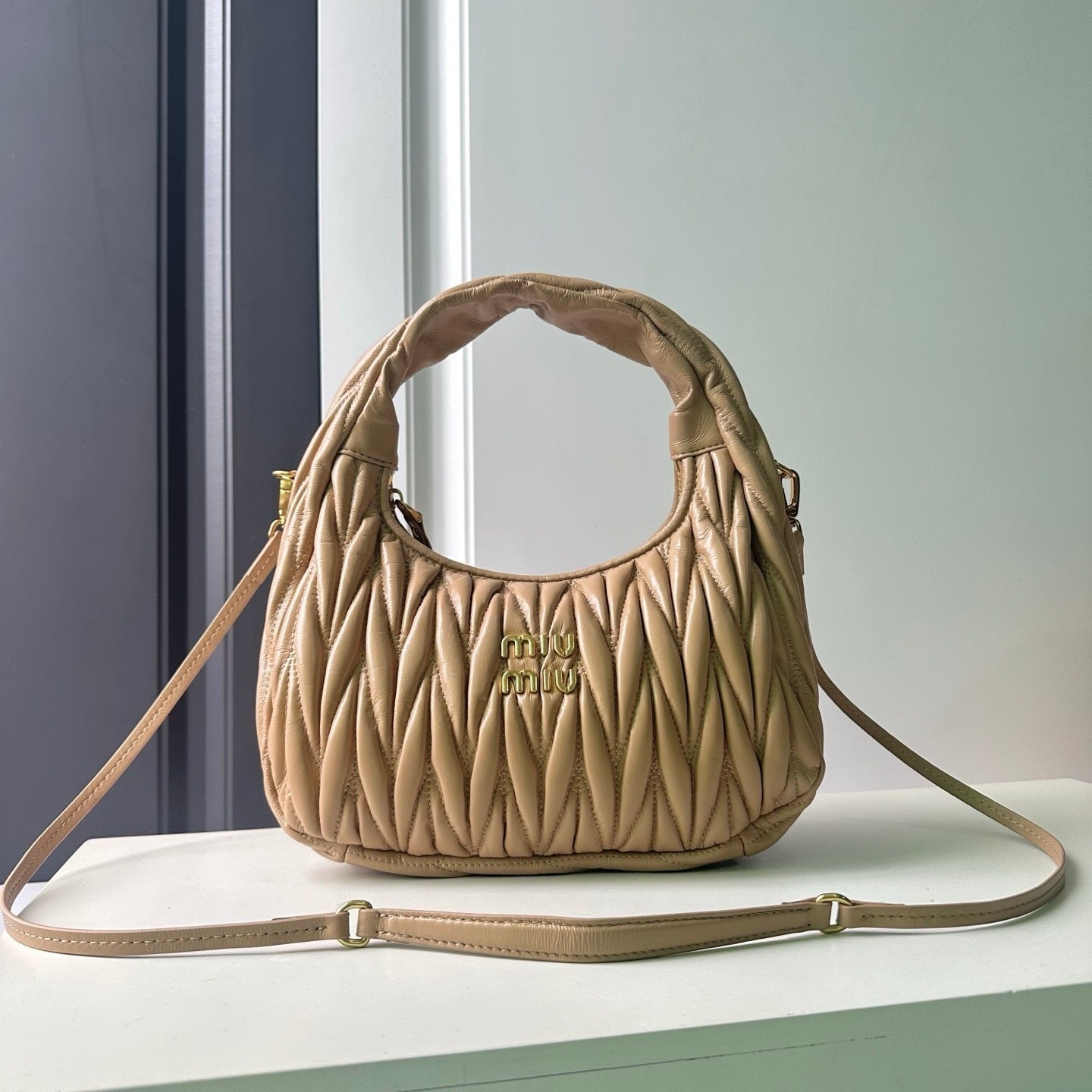 Medium Quilted Leather Handbag – Matelassé Texture, 29cm