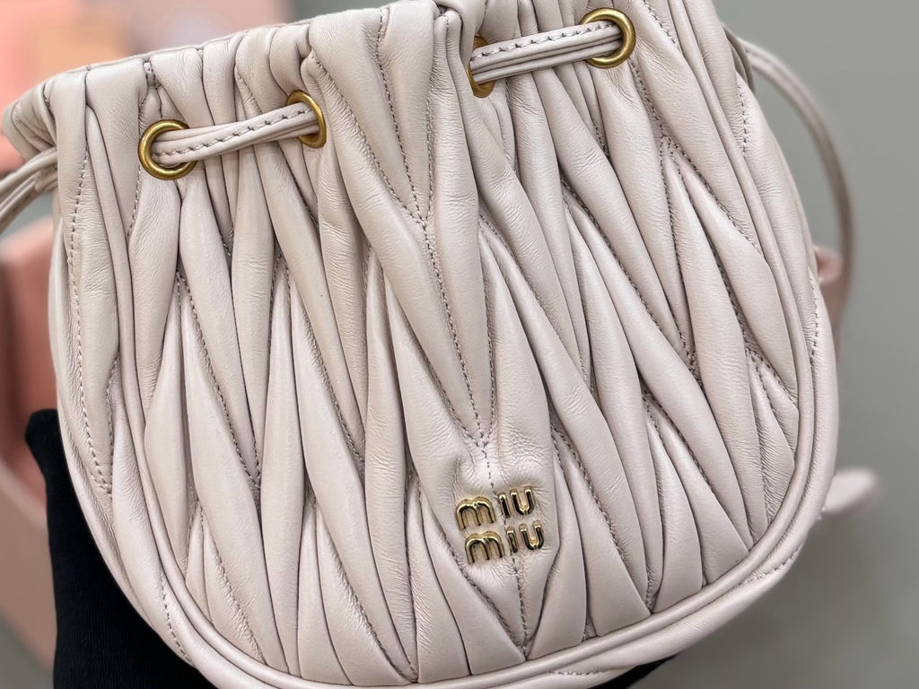Matelassé Drawstring Cloud Pouch