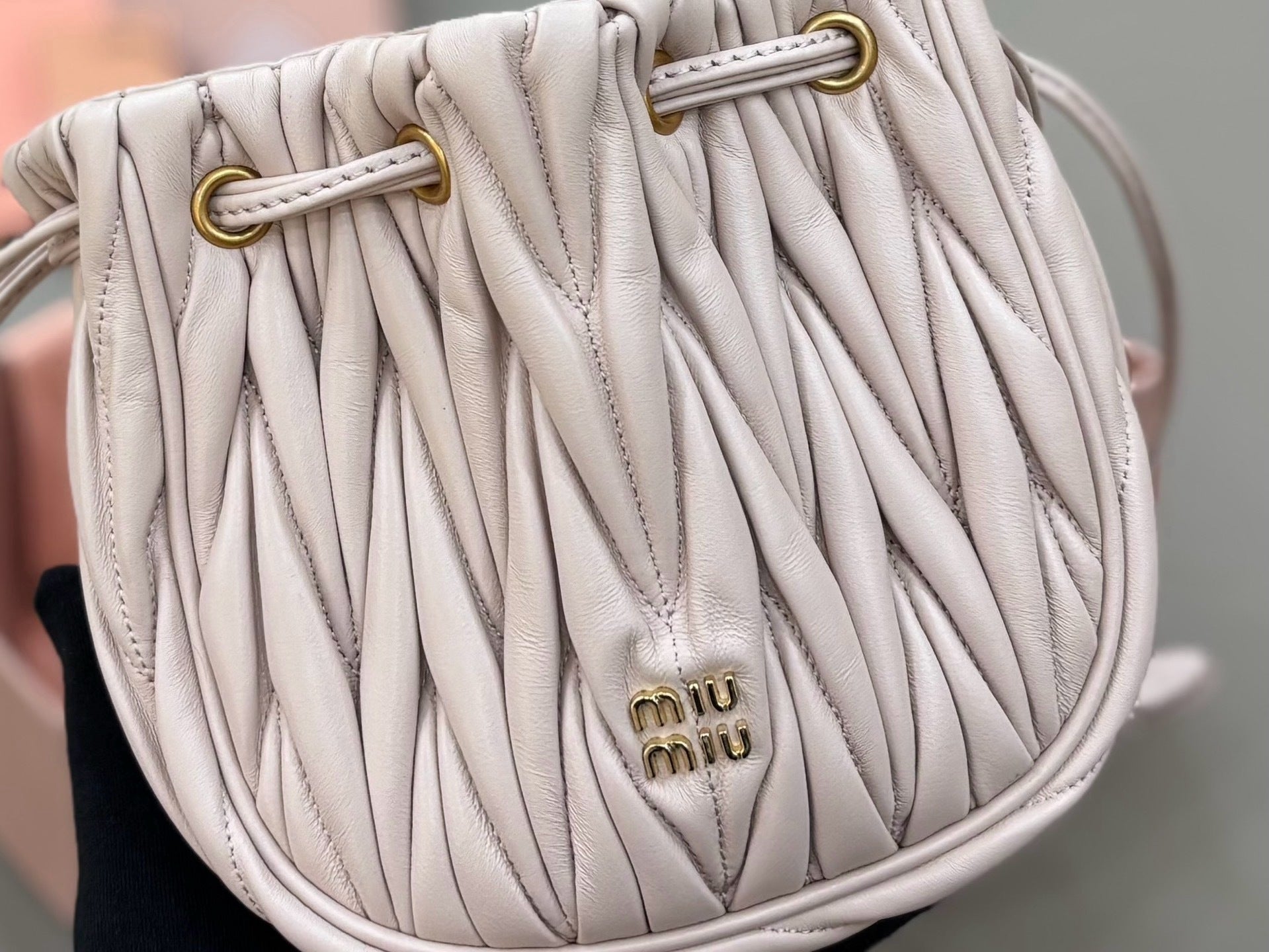 Matelassé Drawstring Cloud Pouch