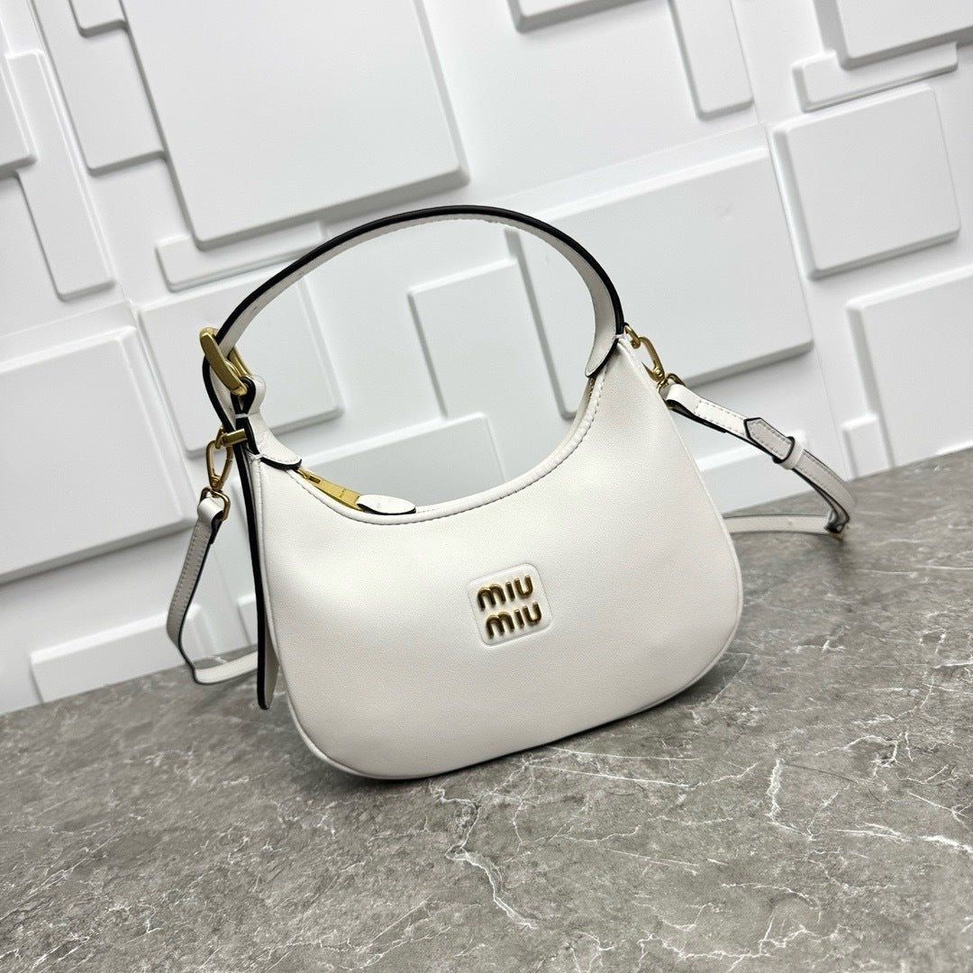 Full-Grain Leather Shoulder Bag – Minimal Chic