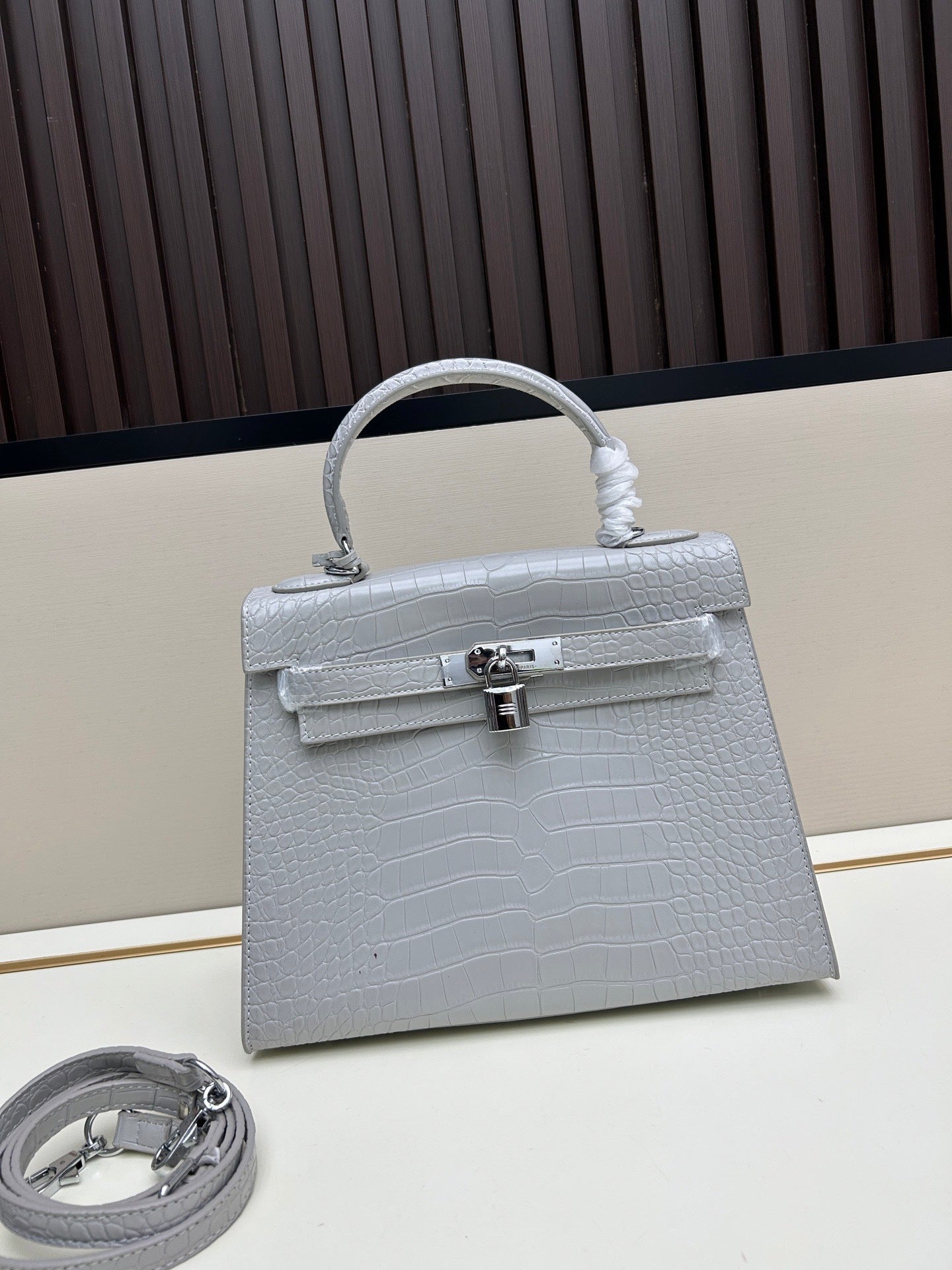 Luxury 28cm Elephant Grey Pebbled Leather Top-Handle Bag – Silver Hardware