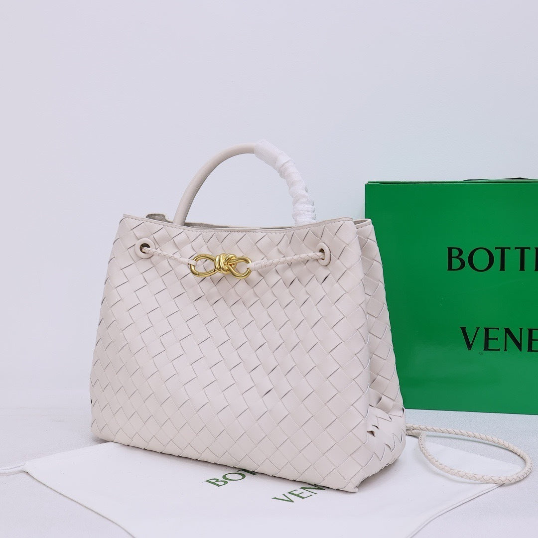B*V | 23 New Andiamo Handbag