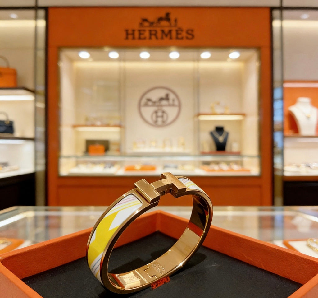 Elegant Enamel Bangle Bracelet ✨