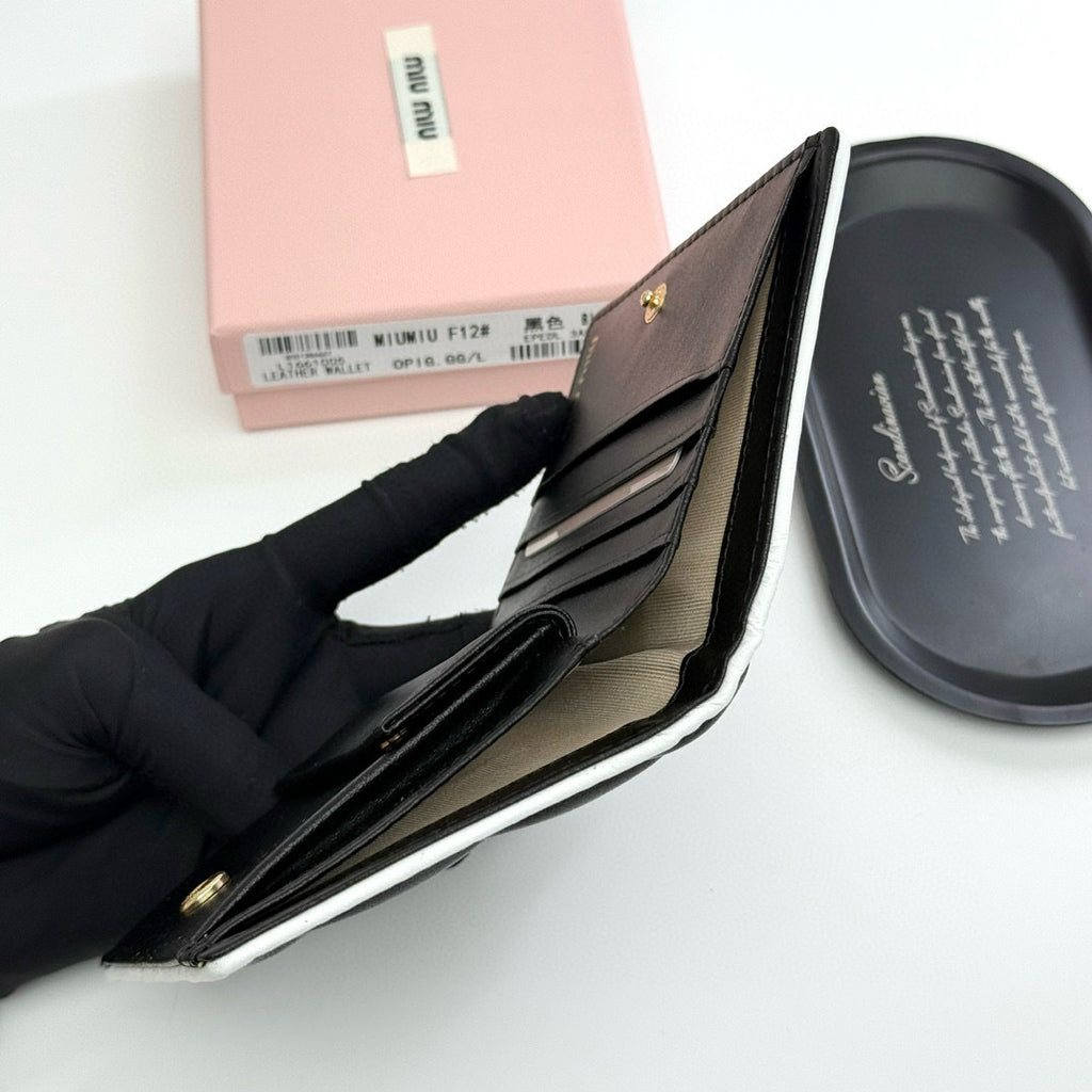 New-Season Compact Tri-Fold Mini Wallet – Embossed Design