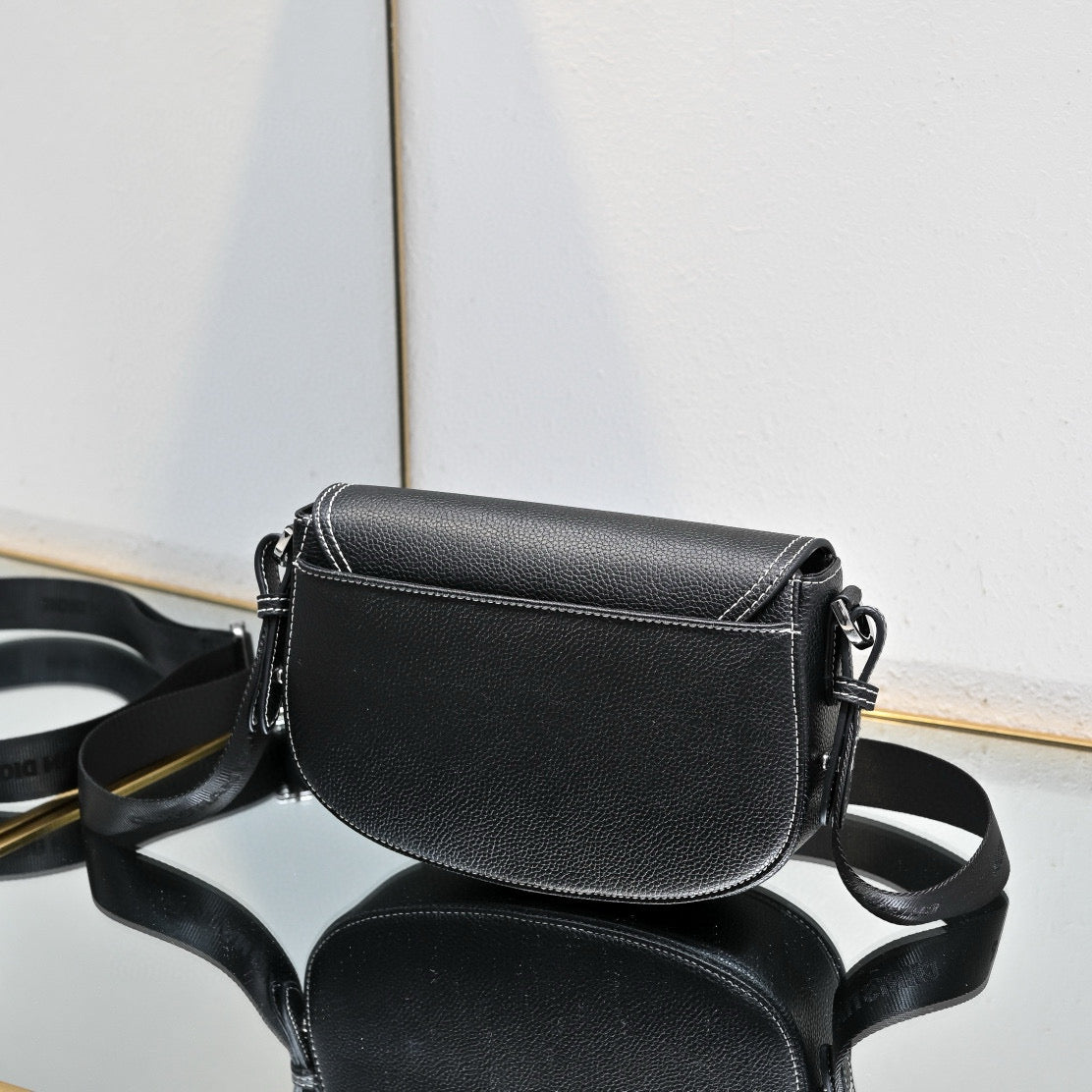 Fall Oblique Saddle Messenger Bag