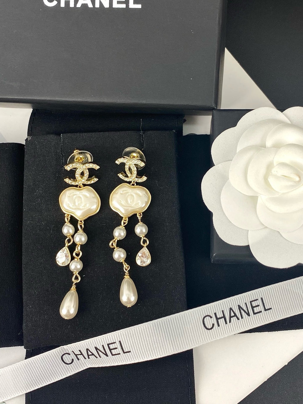 Resin Pearl & Tassel Drop Earrings – Cloud-Inspired Elegance
