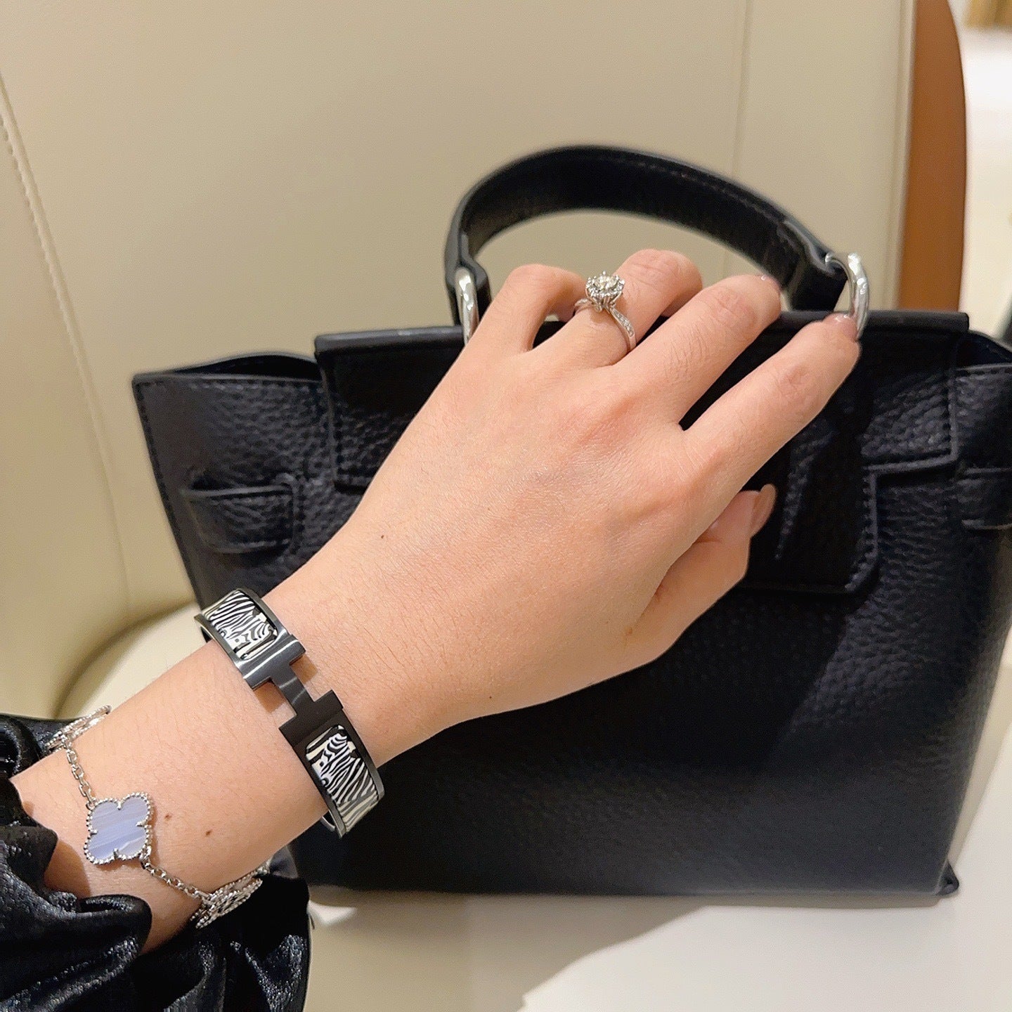 Elegant Enamel Bangle Bracelet ✨