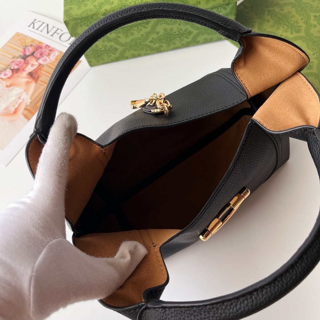 Softbit Maxi Shoulder Bag :  Medium