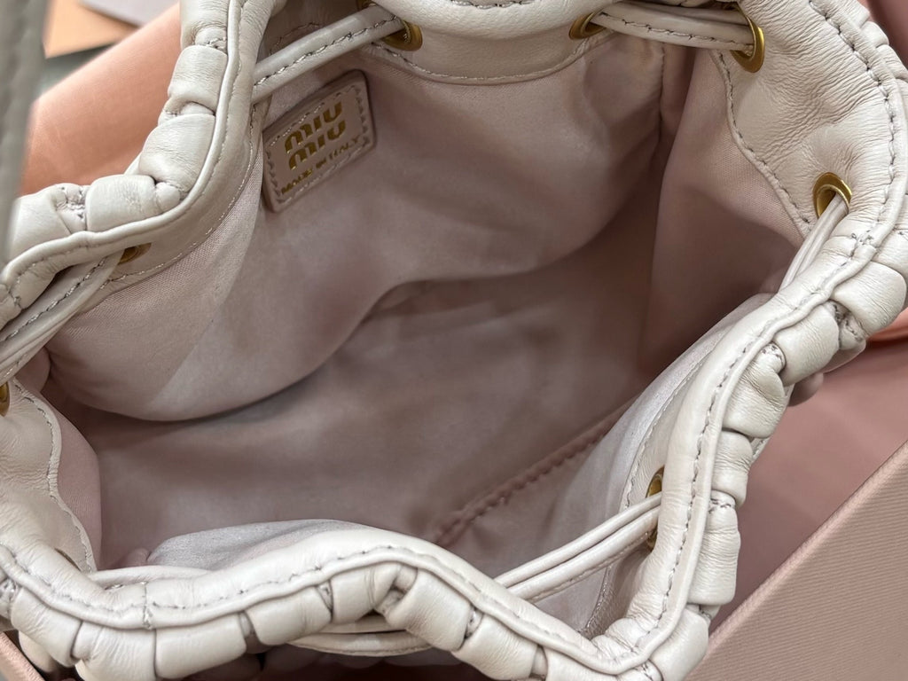 Matelassé Drawstring Cloud Pouch