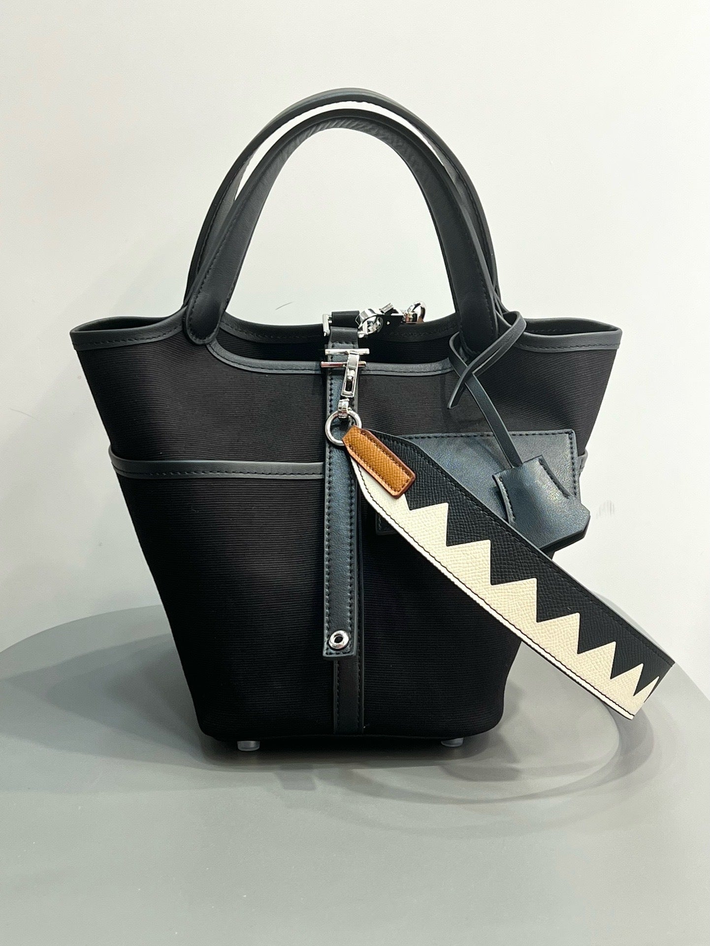 Cow Leather Two-Way Tote Bag – 18 × 14 × 19 cm