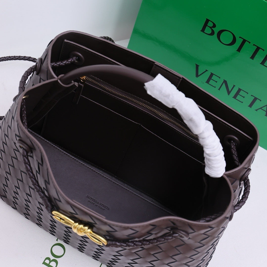B*V | 23 New Andiamo Handbag