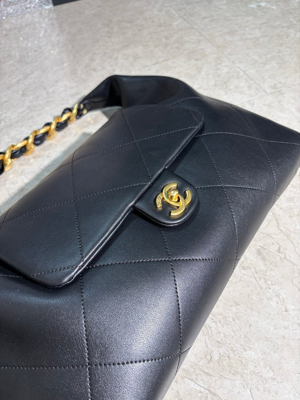 Oversized Soft Leather Hobo Shoulder Bag with Chunky Chain – 43cm