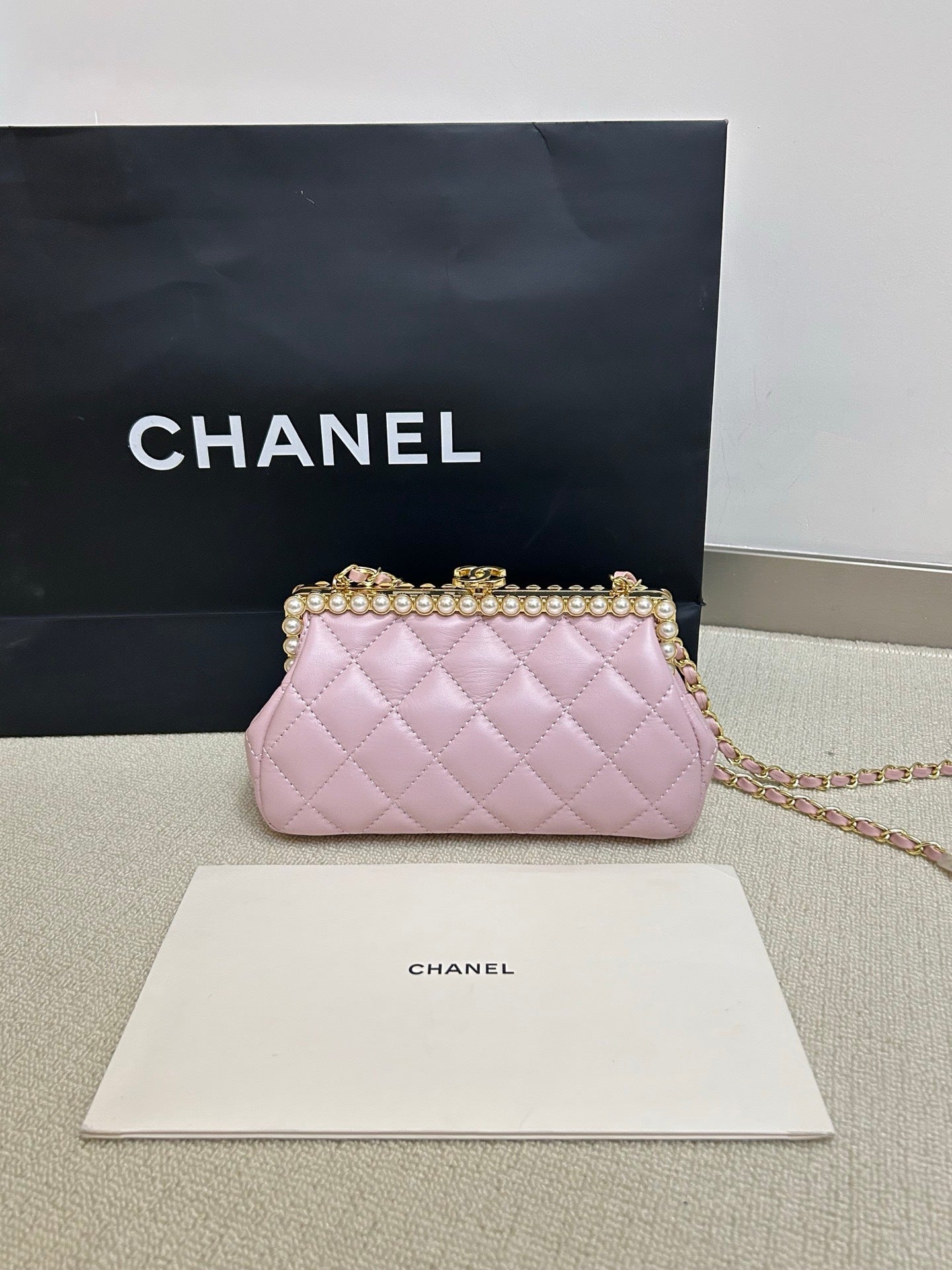 Pearl Evening Bag – Miniature Work of Art