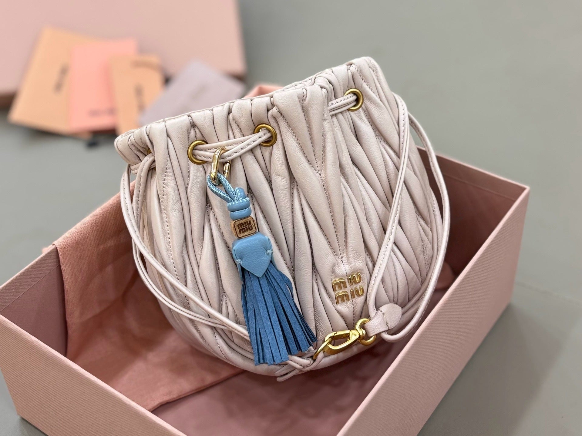 Matelassé Drawstring Cloud Pouch