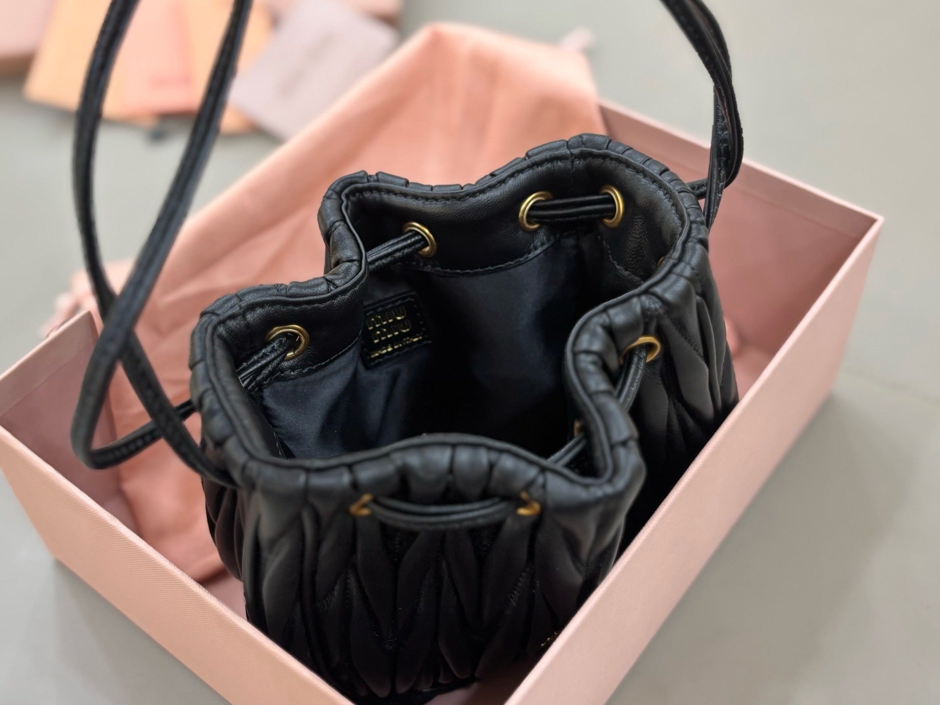 Matelassé Drawstring Cloud Pouch