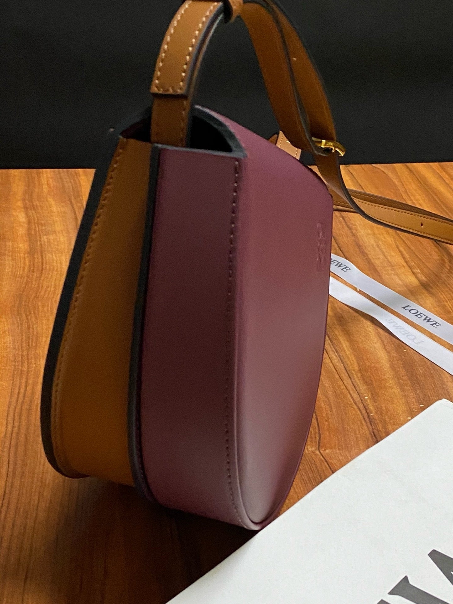 Compact Two-Tone Leather Shoulder Bag – Adjustable Strap, 17.8cm