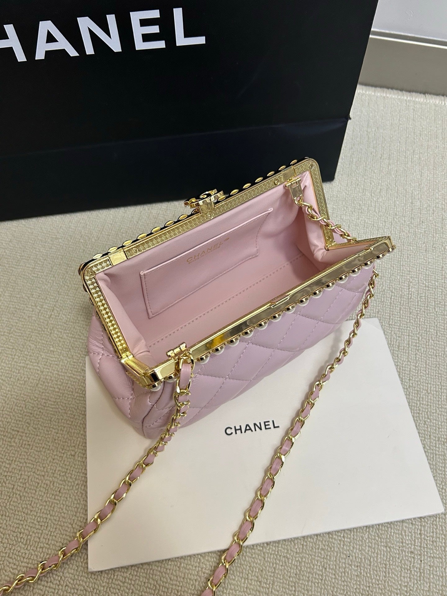 Pearl Evening Bag – Miniature Work of Art