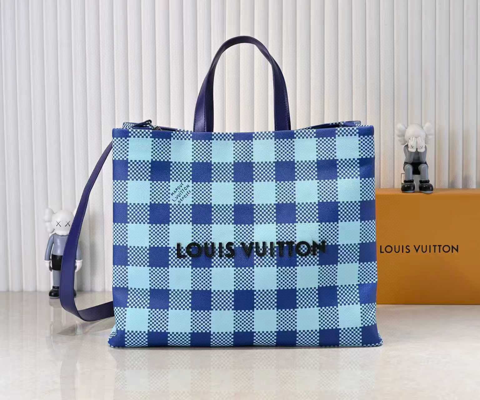 Medium Shopper Tote – Gradient & Textured Leather Options