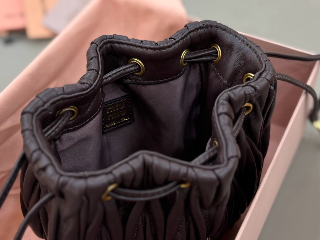 Matelassé Drawstring Cloud Pouch