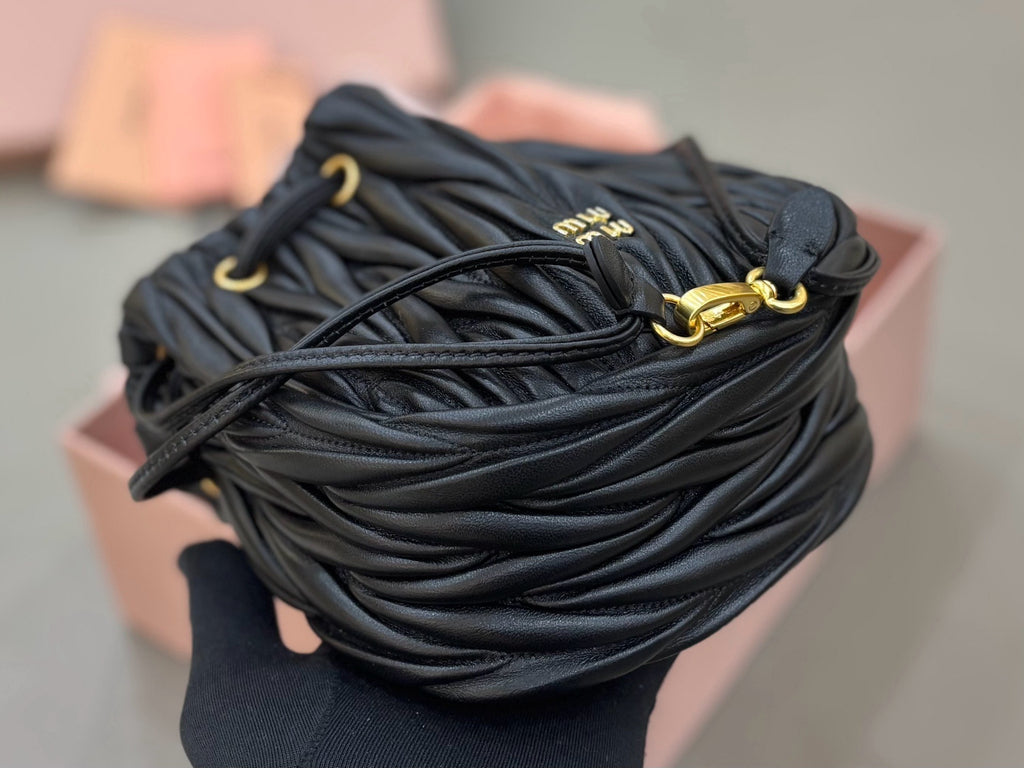 Matelassé Drawstring Cloud Pouch
