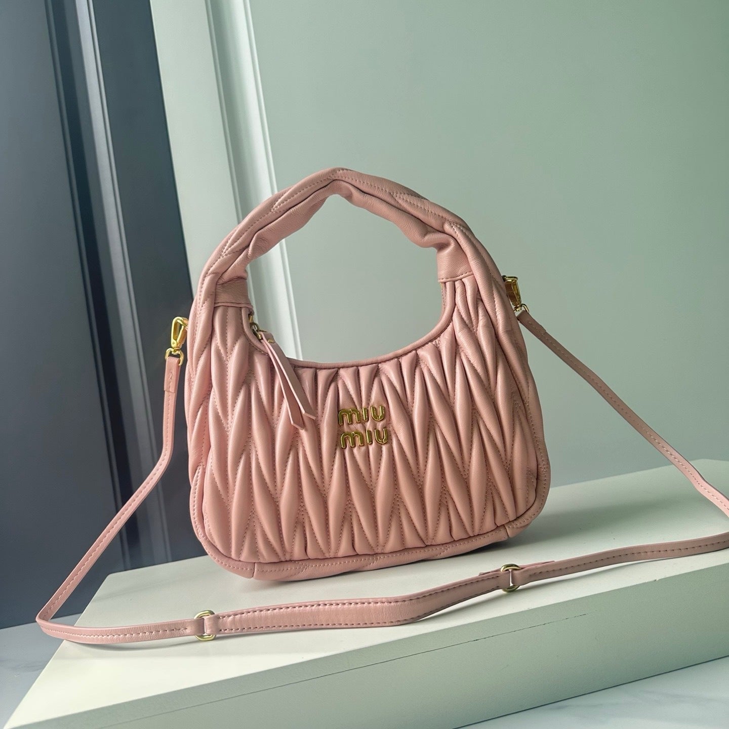 Medium Quilted Leather Handbag – Matelassé Texture, 29cm