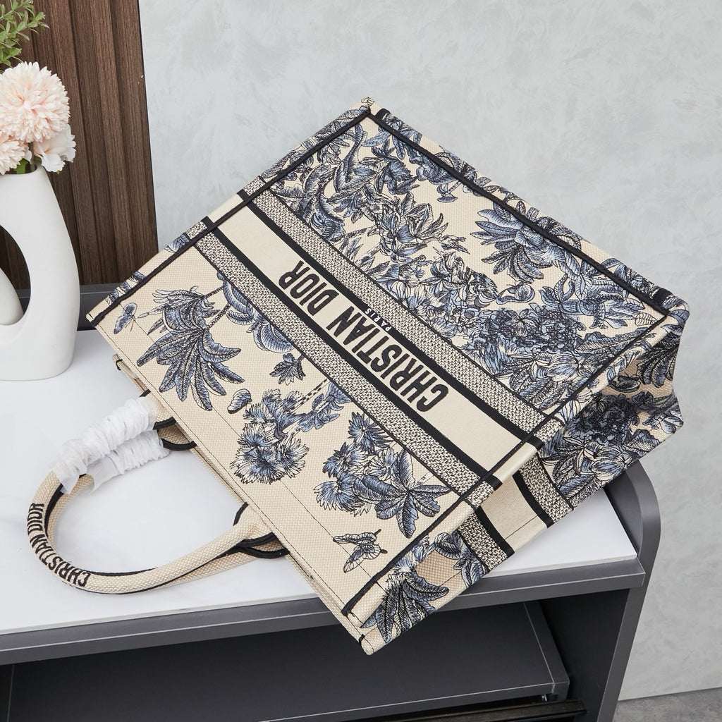 D Book Tote ( Apricot Coconut Grove )