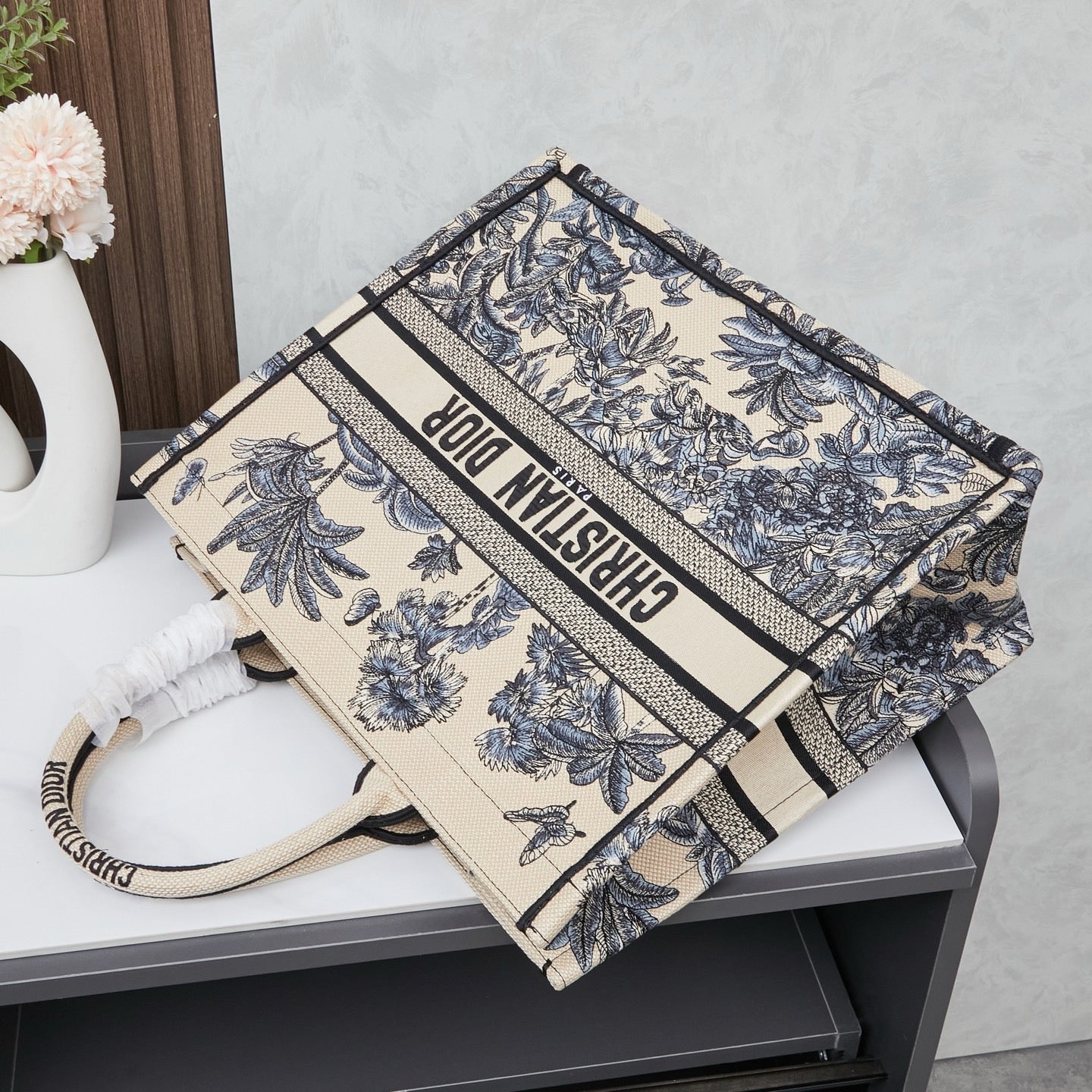 D Book Tote ( Apricot Coconut Grove )