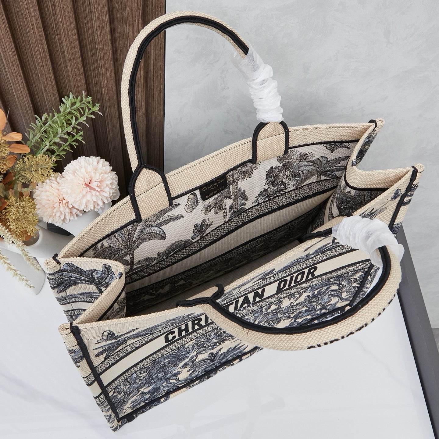 D Book Tote ( Apricot Coconut Grove )