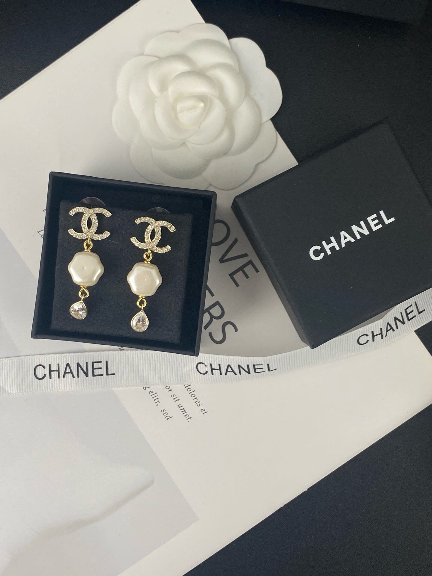 Gold-Tone Crystal & Mother-of-Pearl Drop Earrings – Timeless Elegance